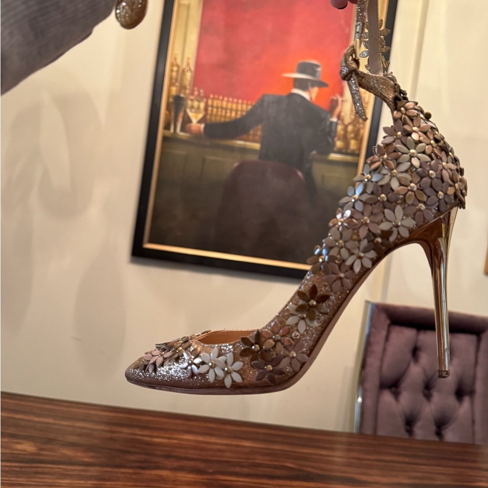 Jimmy Choo NWOT Lorelei Limited Edition Gold-Leather Flowers-Swarovski D’Orsay - Picture 10 of 16